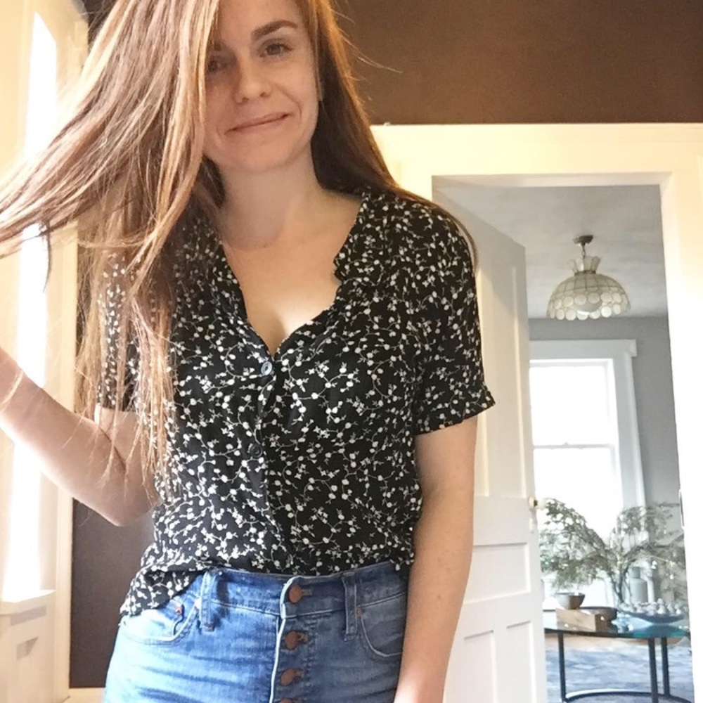 VINTAGE BUTTON-UP BLOUSE BLACK WITH DAISIES